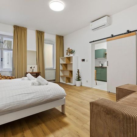 Charming Apt In Centre /W Ac Братислава Екстер'єр фото