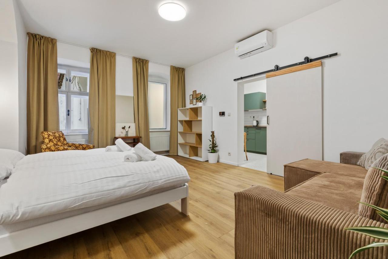 Charming Apt In Centre /W Ac Братислава Екстер'єр фото
